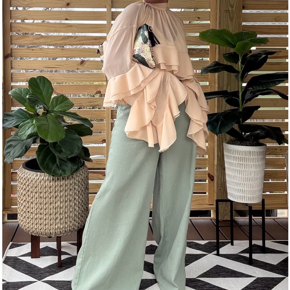 Elegant Cream Ruffle Blouse - Picture 3 of 3